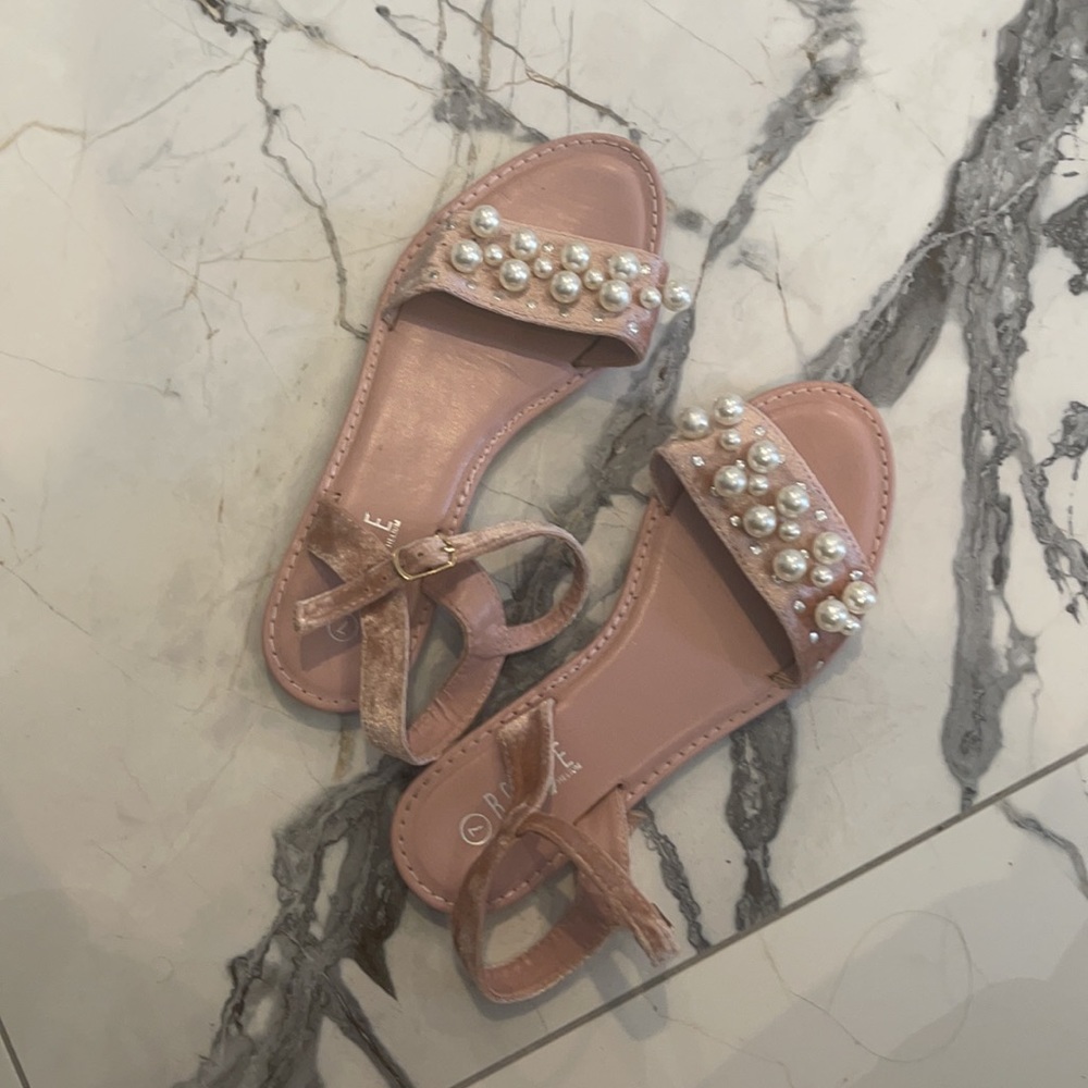 pink velvet pearl sandals 🤍💞